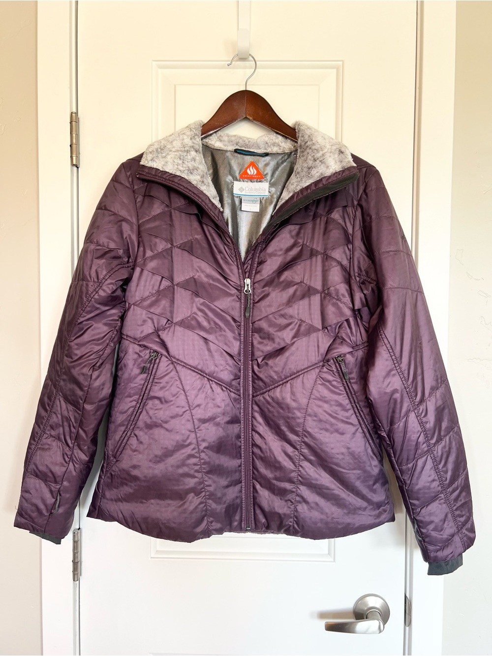 Columbia Omni heat jacket Size L Purple jacket Winter Snow coat Warm Vacation